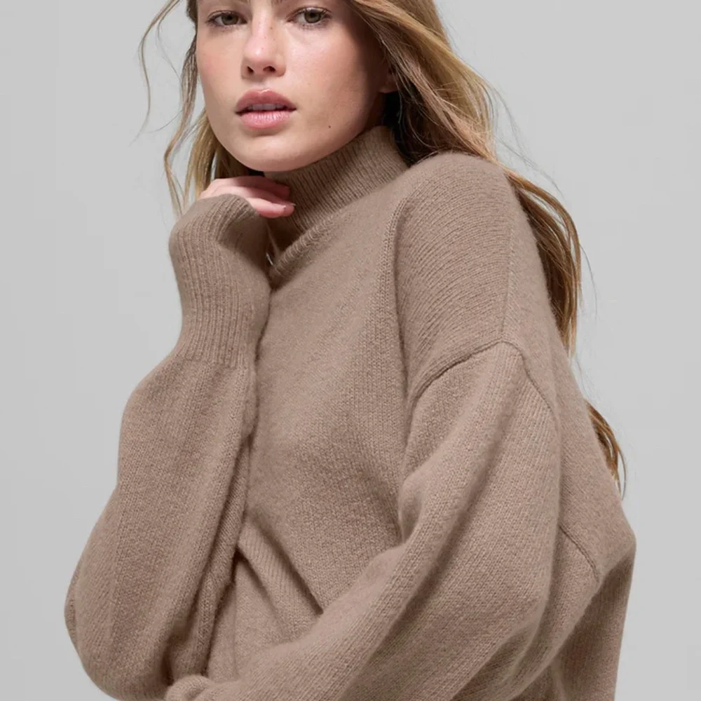 NWT-ALO Yoga Cashmere New Class Turtleneck Sweater - Picture 3 of 11